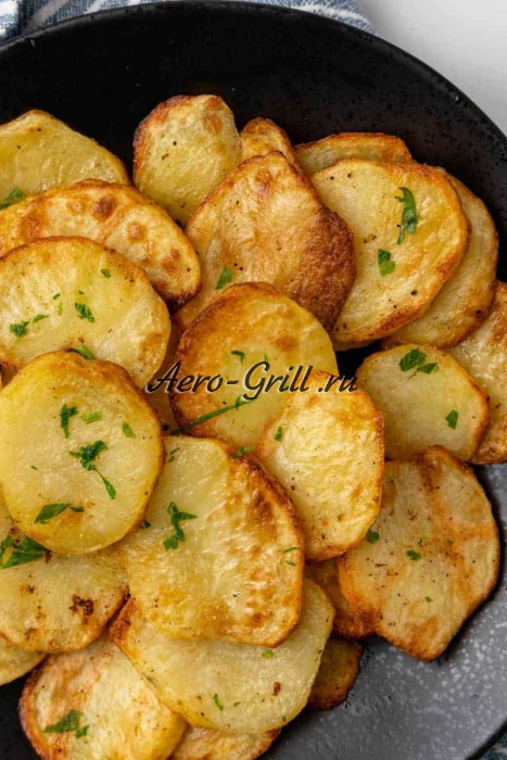Нарезанный слайсами картофель
